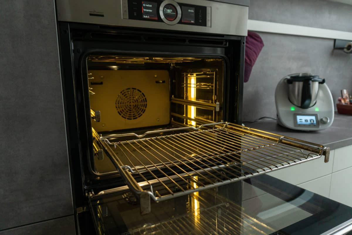 Forno aperto preriscaldato a 180 °C